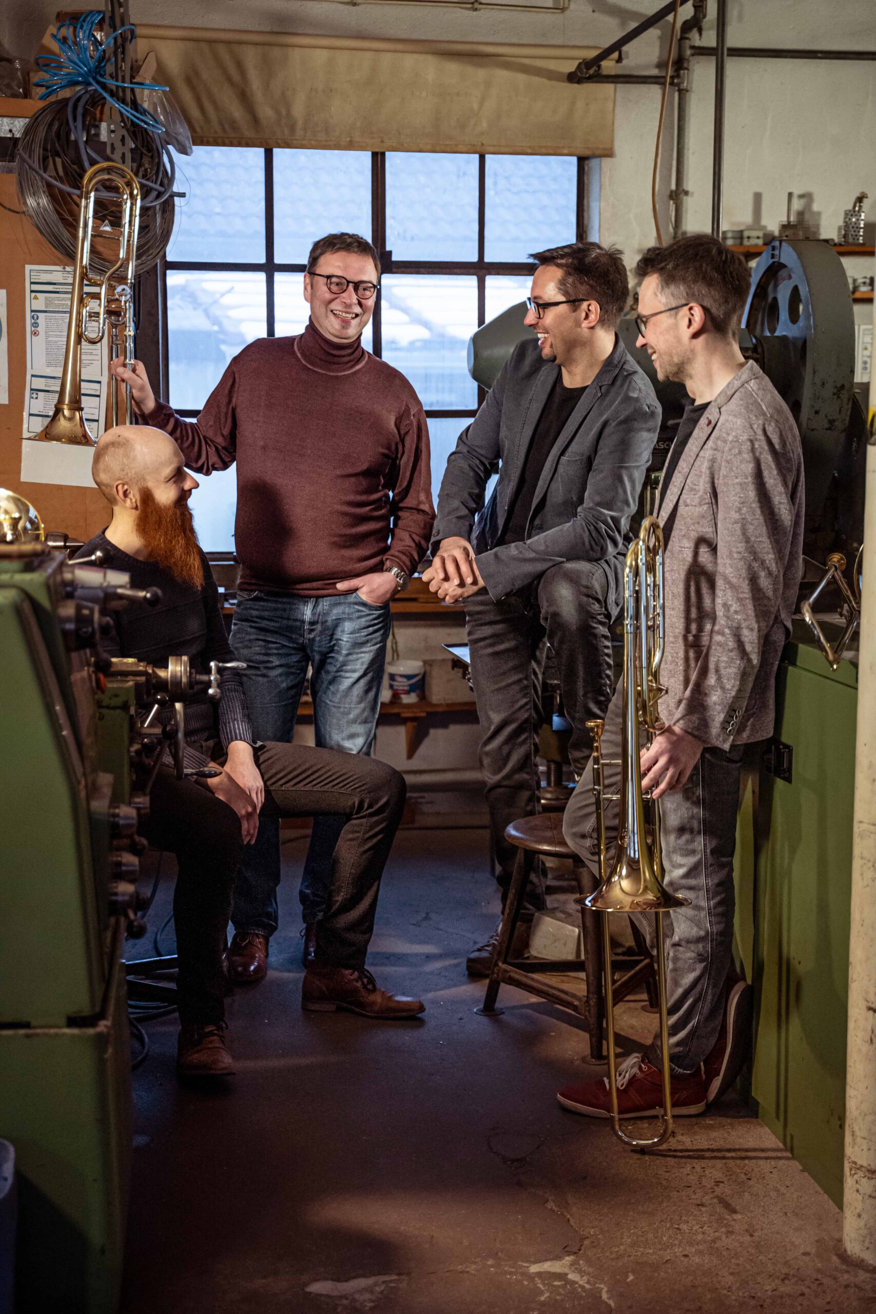 Das Kühnl Trombone Quartet im Gespräch im Instrumentenlager der Firma Kühnl & Hoyer in Markterlbach in Franken